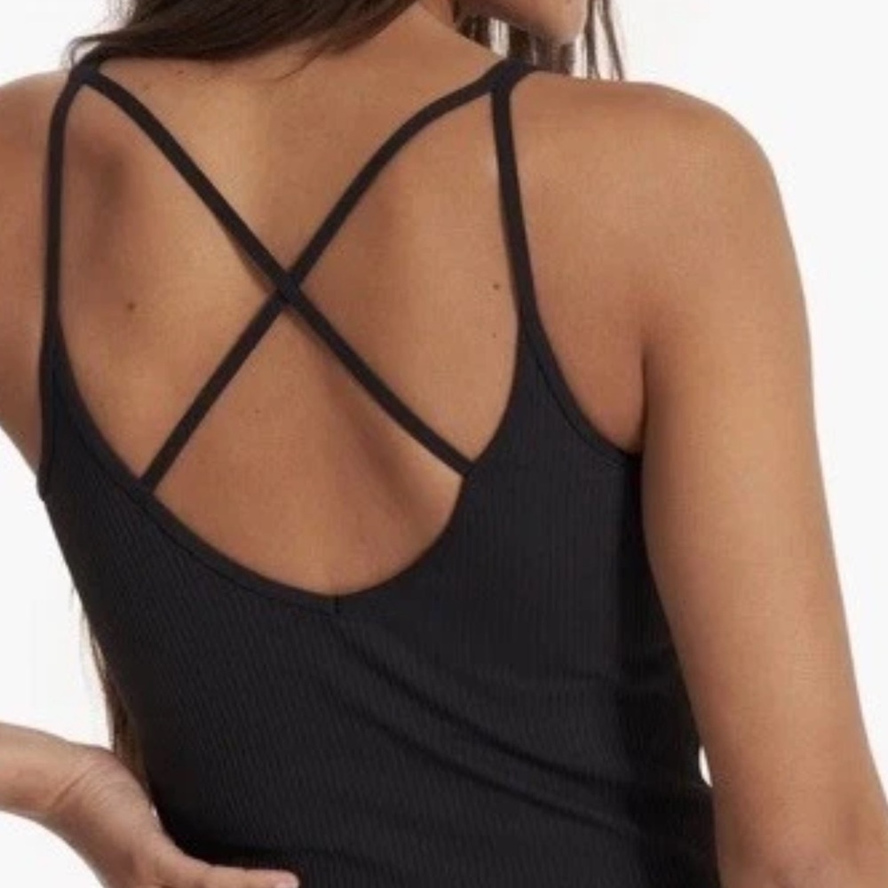 Vuori Black Crop Top